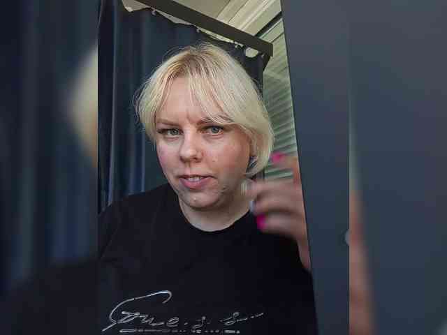 blondy_girl1499 webcam