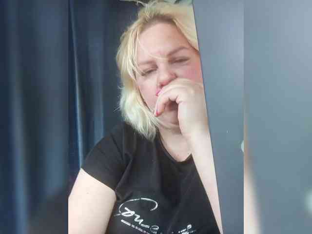 blondy_girl1499 webcam