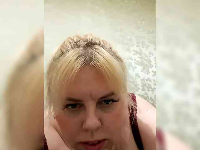 blondy_girl1499 webcam