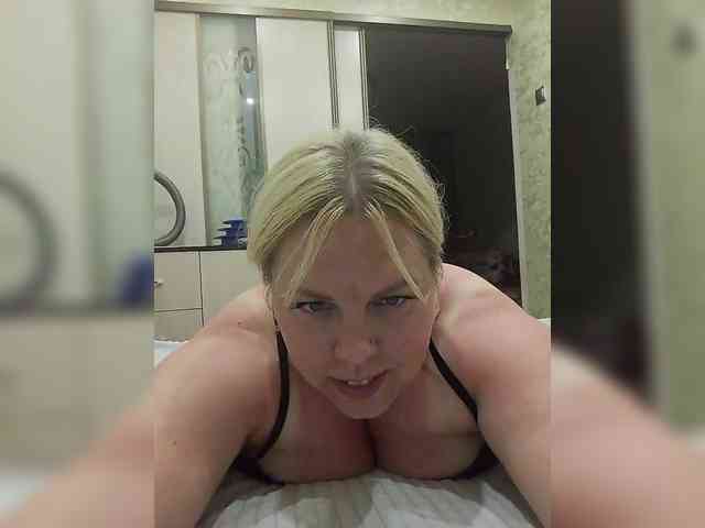 blondy_girl1499 webcam