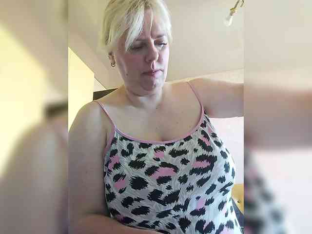 EVA2311 Live Webcam on BongaCams