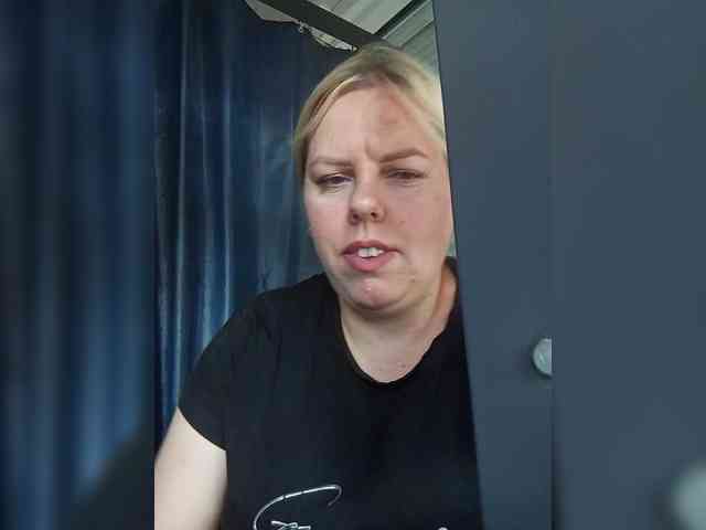 blondy_girl1499 webcam
