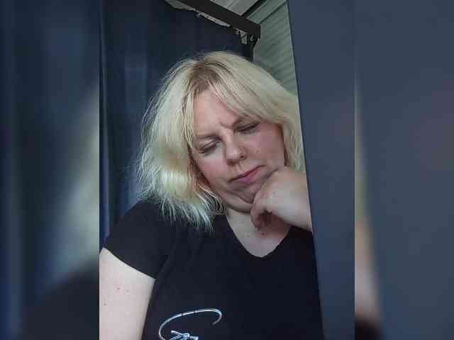blondy_girl1499 webcam