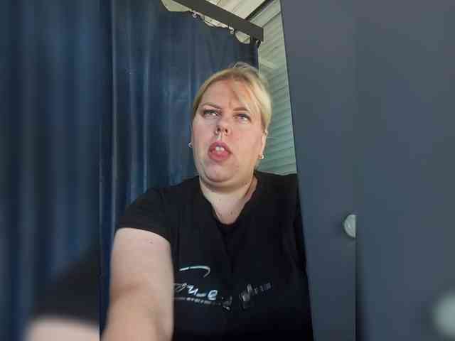 blondy_girl1499 webcam