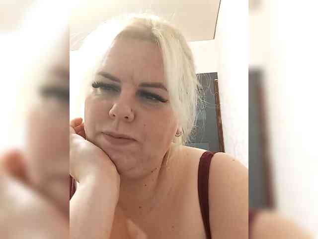 blondy_girl1499 webcam