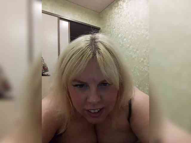 blondy_girl1499 webcam