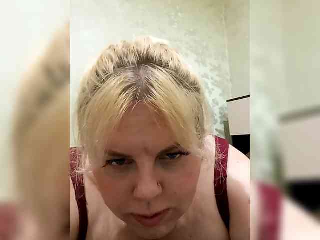 blondy_girl1499 webcam