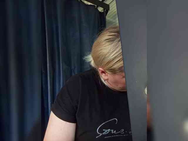 blondy_girl1499 webcam