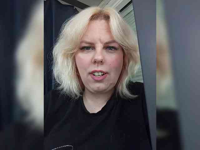 blondy_girl1499 webcam