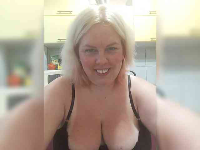 blondy_girl1499 webcam