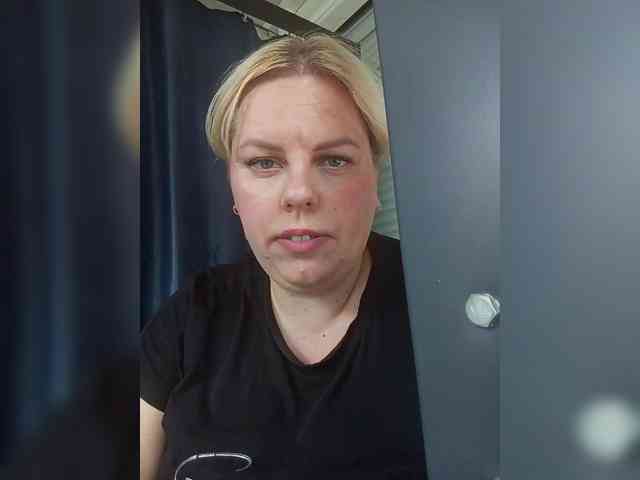blondy_girl1499 webcam