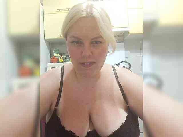 blondy_girl1499 webcam