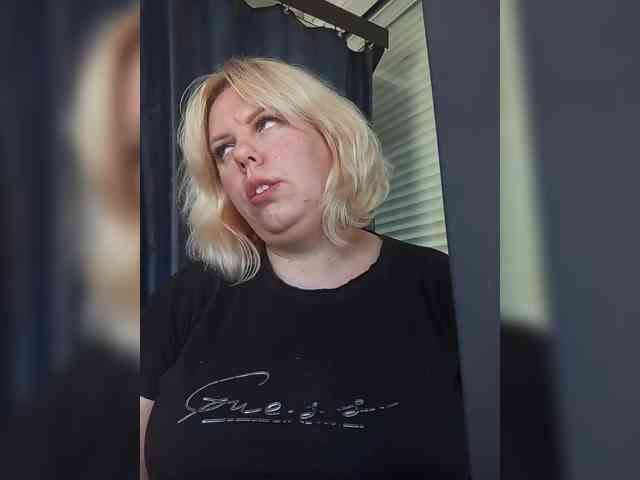 blondy_girl1499 webcam