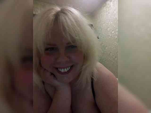blondy_girl1499 webcam