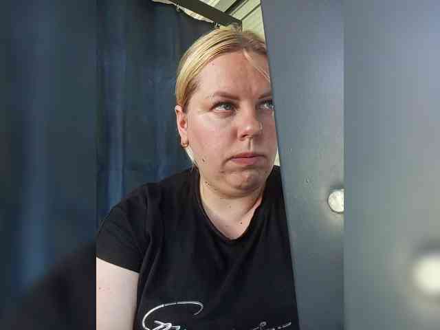 blondy_girl1499 webcam