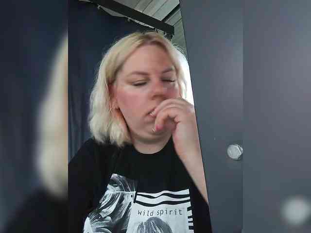 EVA2311 Live Webcam on BongaCams