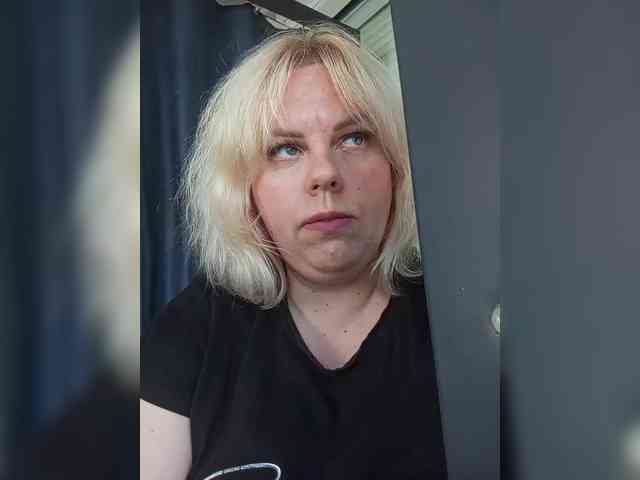 blondy_girl1499 webcam