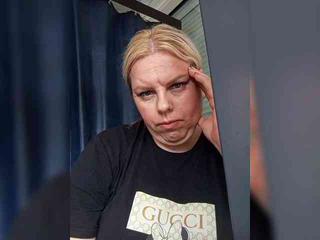 blondy_girl1499 webcam