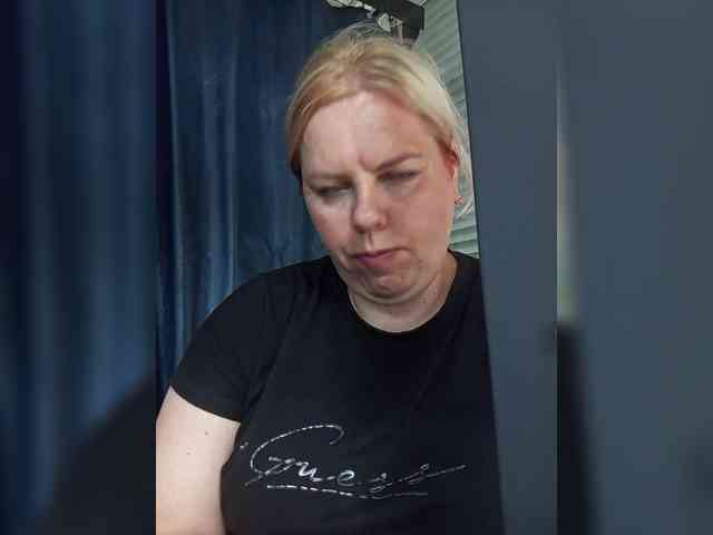 blondy_girl1499 webcam