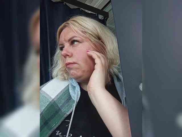 blondy_girl1499 webcam