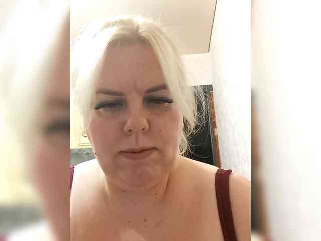 blondy_girl1499 webcam