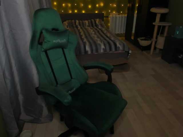 Girlfromanothercity live cam profile