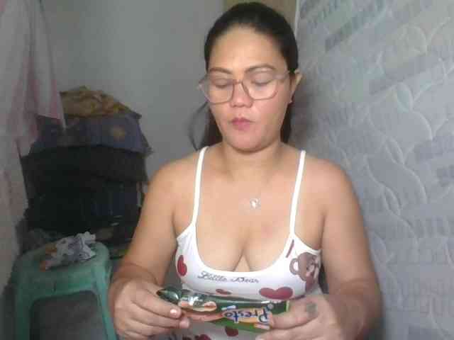 LUCKYME22 webcam