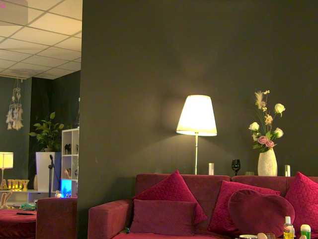 MaddyHeart's BongaCams show and profile