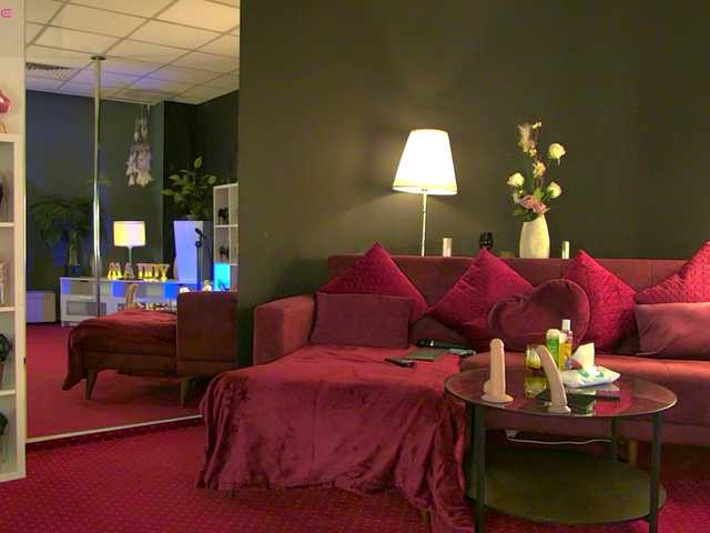 MaddyHeart live cam profile