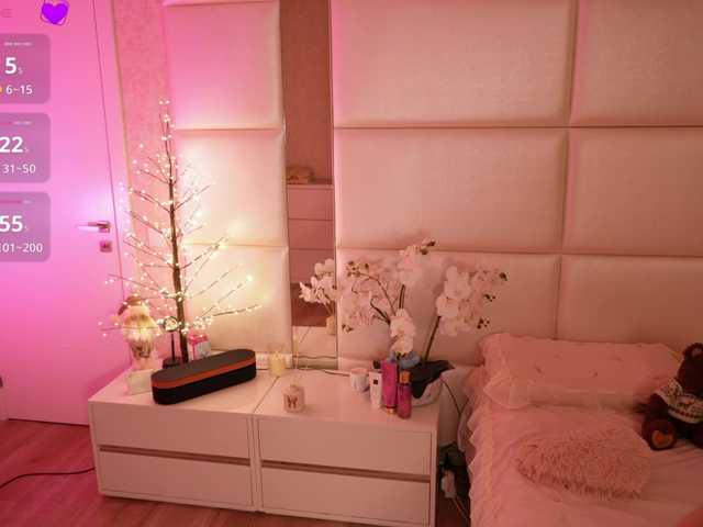 LilyColins's BongaCams show and profile