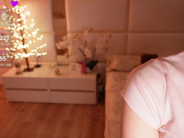 LilyColins's BongaCams show and profile