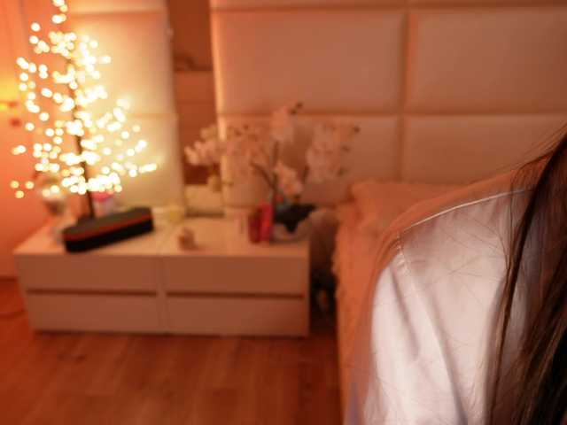 LilyColins's BongaCams show and profile