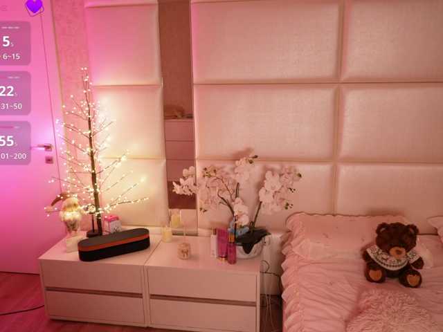 LilyColins's BongaCams show and profile