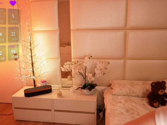 LilyColins's BongaCams show and profile