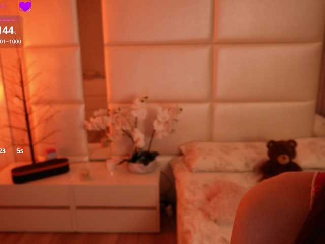 LilyColins's BongaCams show and profile