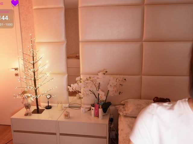 LilyColins's BongaCams show and profile