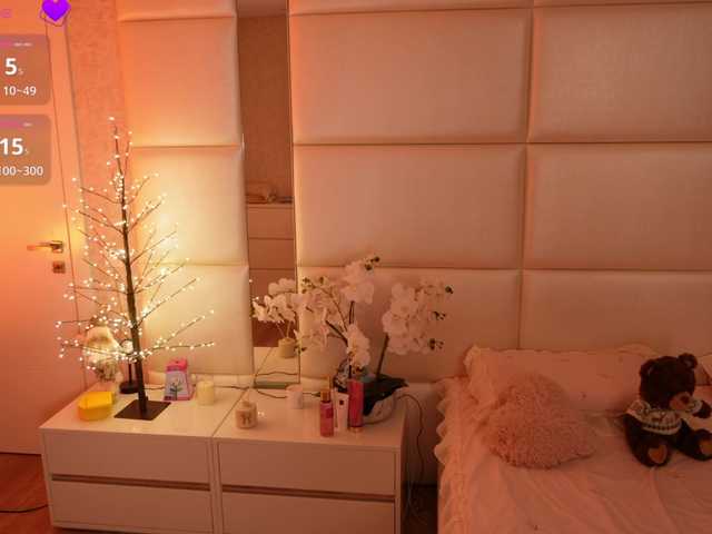 LilyColins's BongaCams show and profile