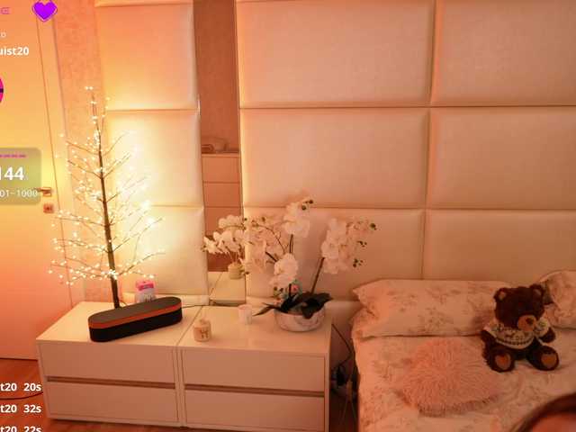 LilyColins's BongaCams show and profile