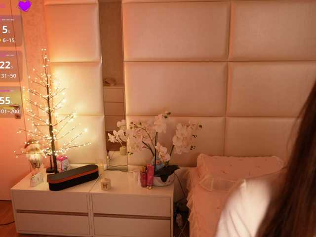 LilyColins's BongaCams show and profile