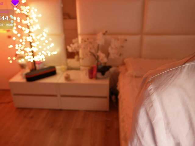 LilyColins's BongaCams show and profile