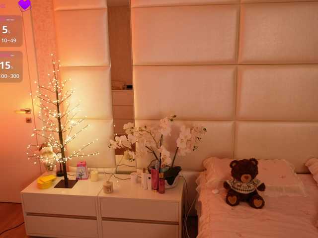 LilyColins's BongaCams show and profile