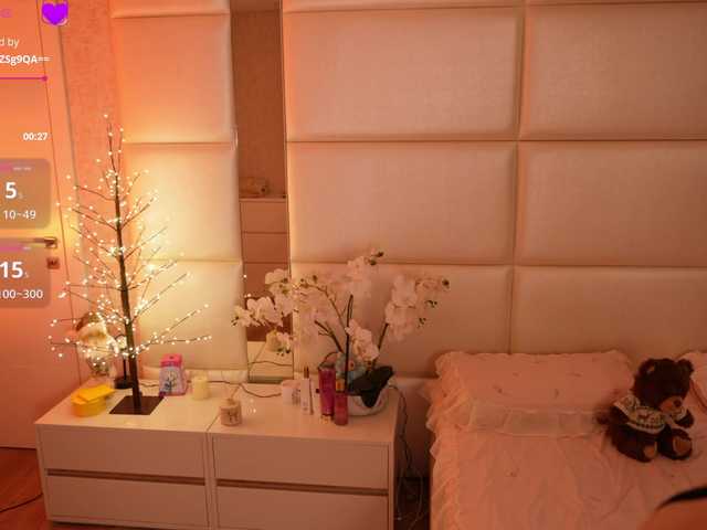 LilyColins's BongaCams show and profile