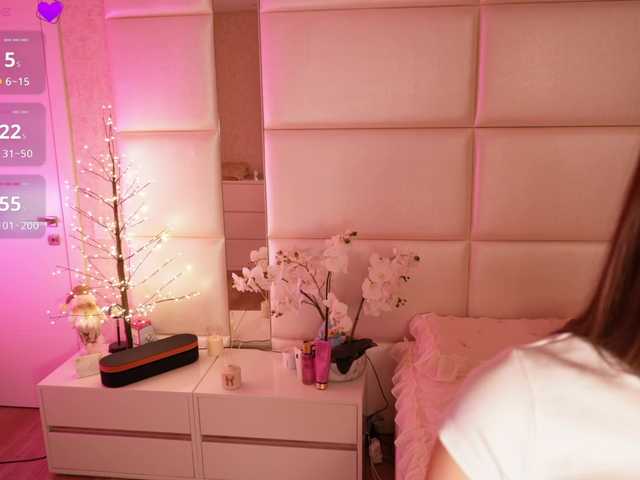 LilyColins's BongaCams show and profile