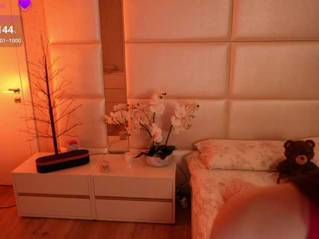 LilyColins's BongaCams show and profile