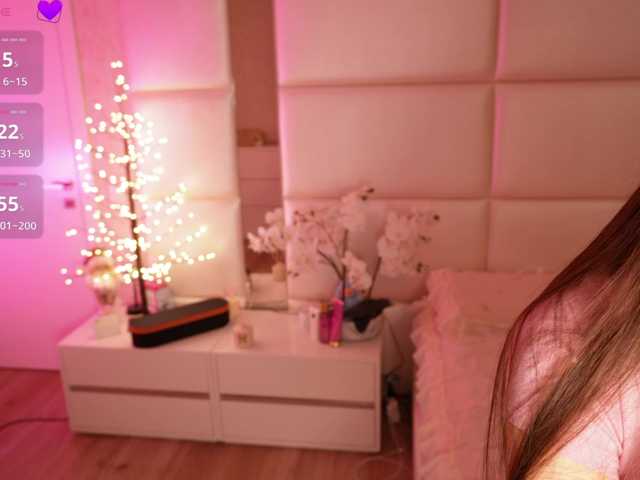 LilyColins's BongaCams show and profile