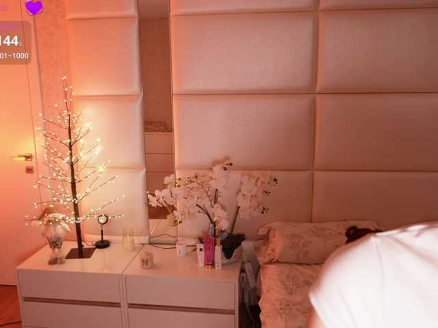 LilyColins's BongaCams show and profile