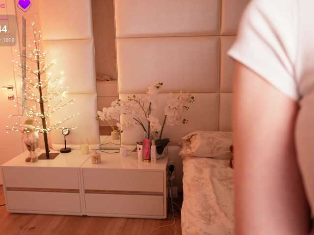 LilyColins's BongaCams show and profile