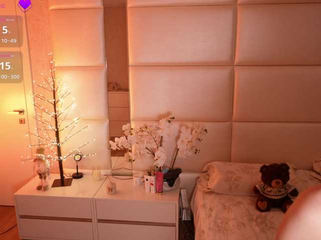 LilyColins's BongaCams show and profile