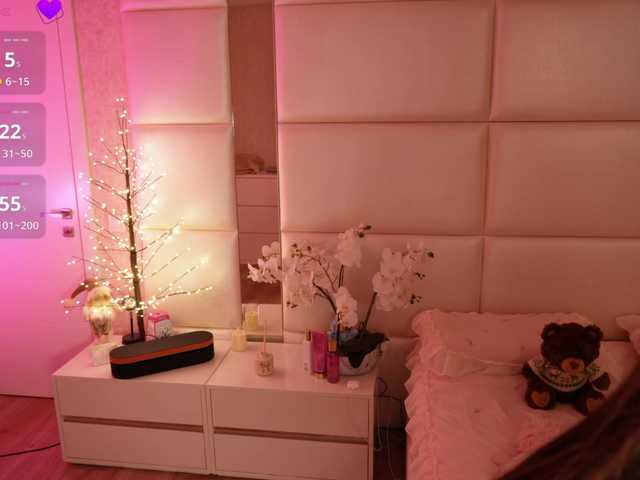 LilyColins's BongaCams show and profile