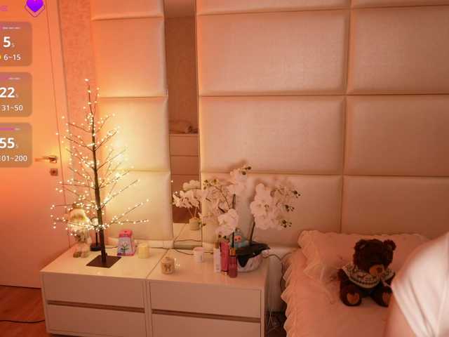 LilyColins's BongaCams show and profile